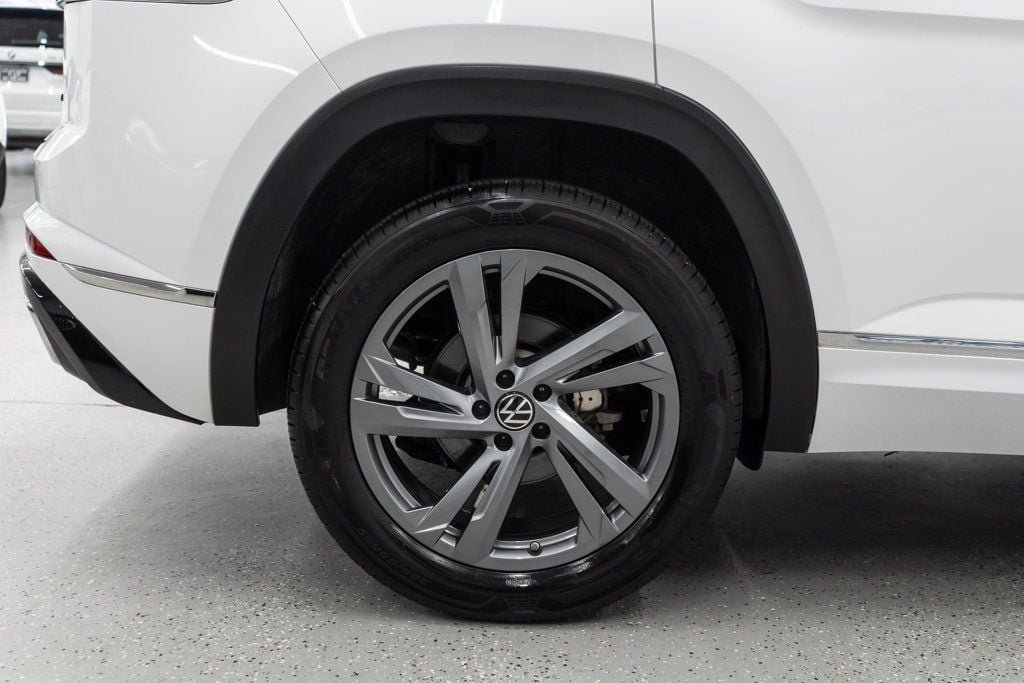 Used 2024 Volkswagen Atlas Cross Sport SEL R-Line AWD/4WD image 40