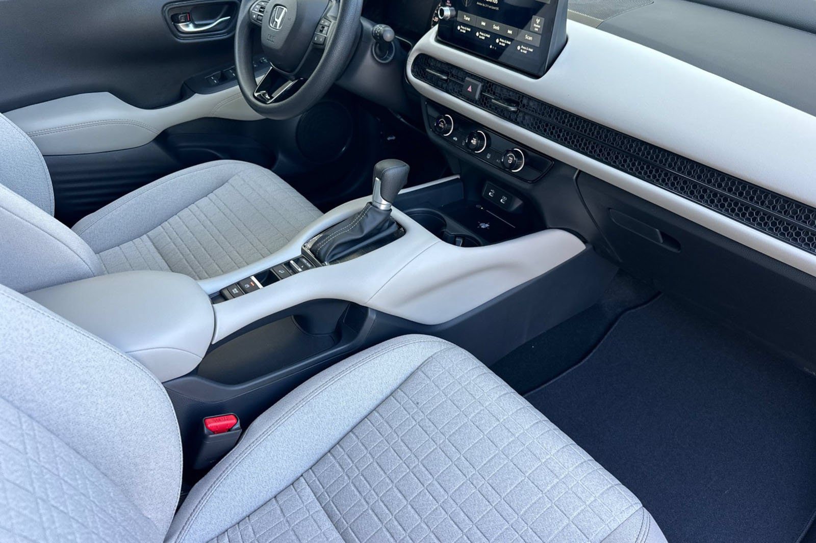 New 2027 Honda HR-V LX image 14