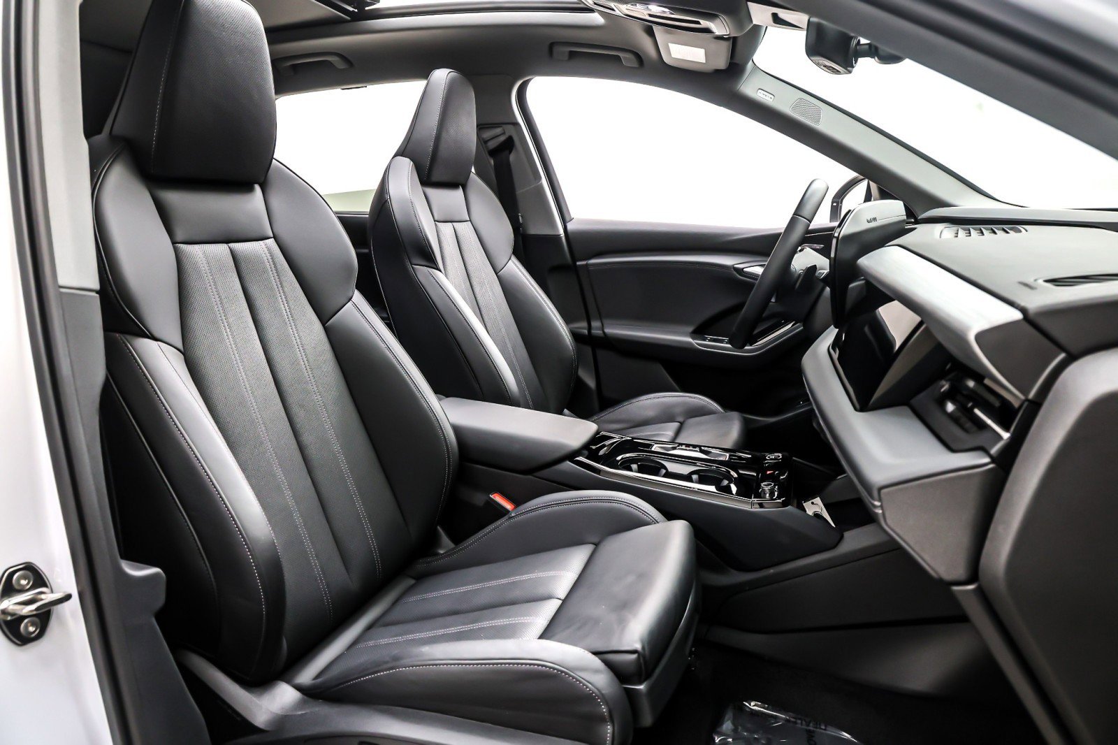 Used 2025 Audi Q6 e-tron Premium Plus w/ Premium Plus image 8