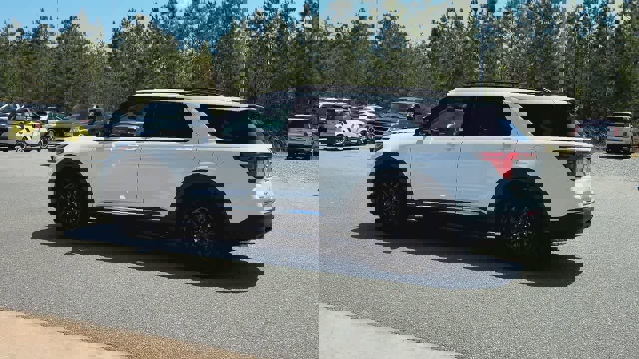 Used 2025 Ford Explorer Active image 6