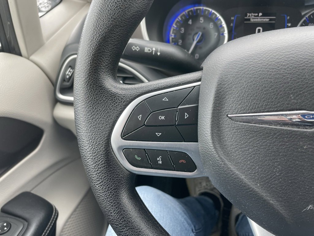 Used 2021 Chrysler Voyager Lxi image 23