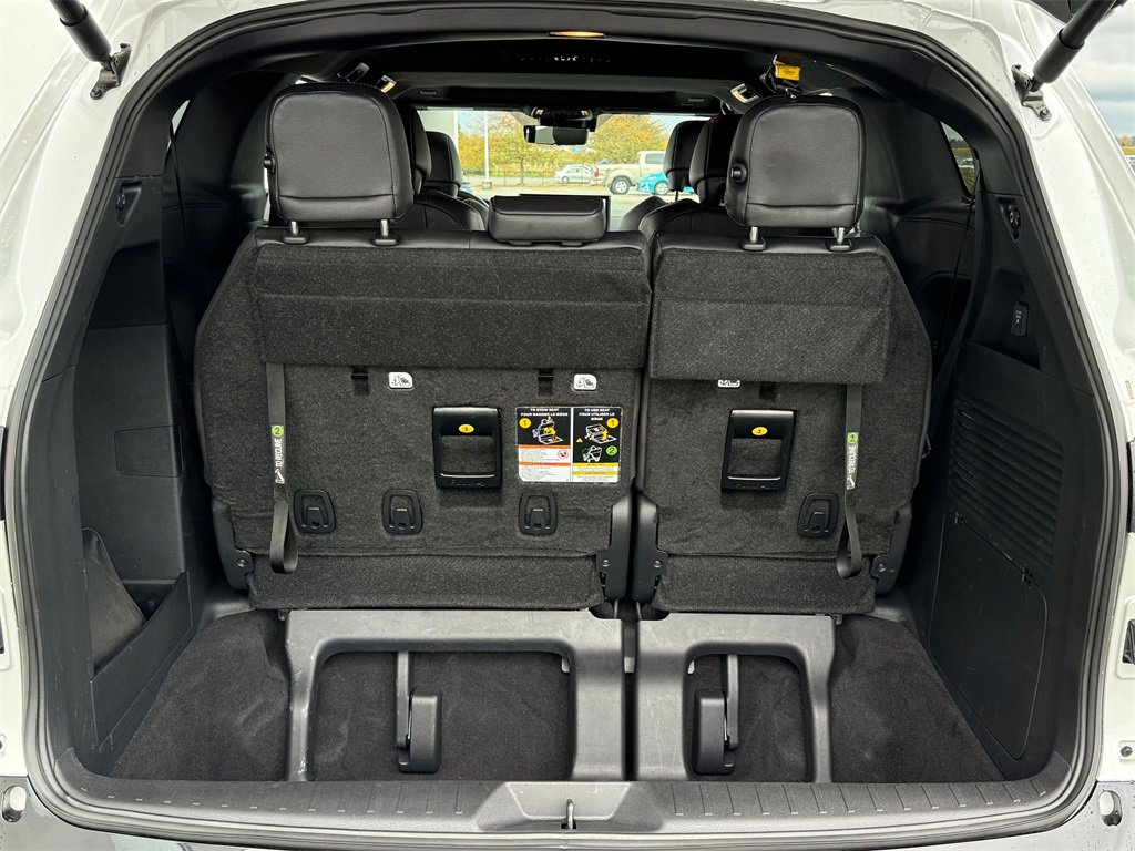 Certified 2025 Toyota Sienna Platinum image 23