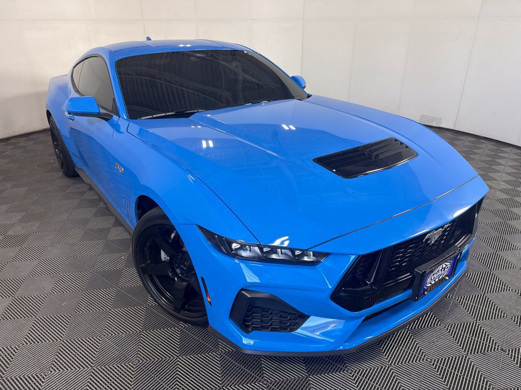 Used 2025 Ford Mustang GT RWD image 2