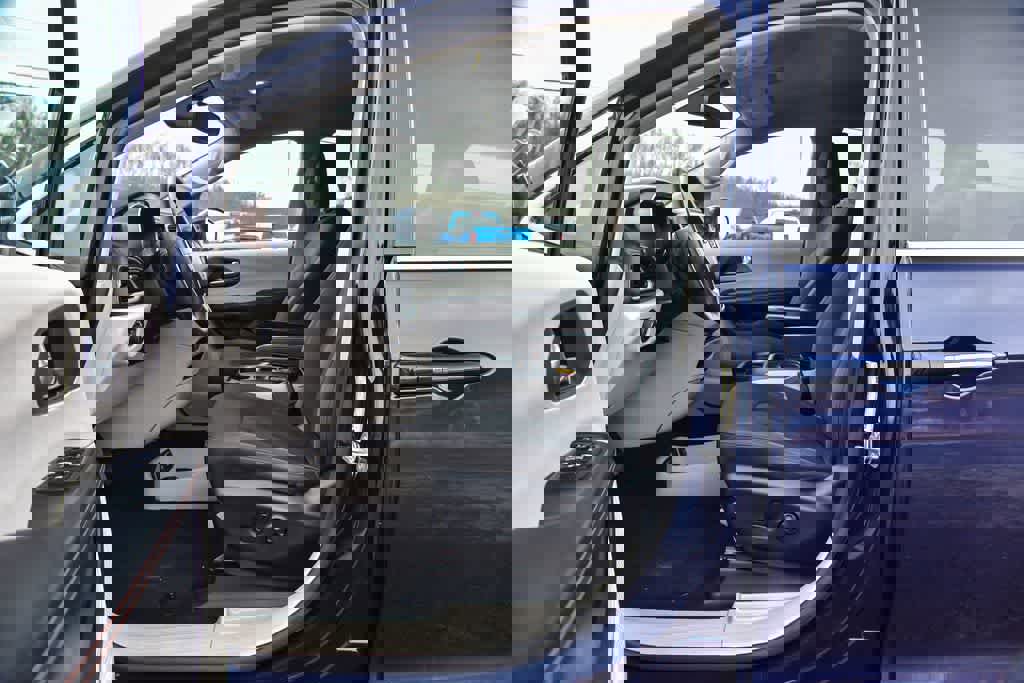 Certified 2019 Chrysler Pacifica Touring Plus image 14