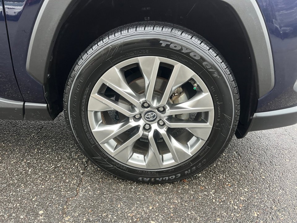 Used 2019 Toyota RAV4 XLE Premium w/ Phone Cable & Charge Package image 26