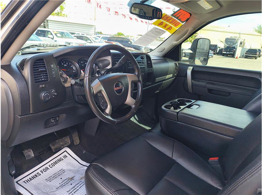 Used 2011 GMC Sierra 2500 SLE w/ SLE Preferred Package AWD/4WD image 5