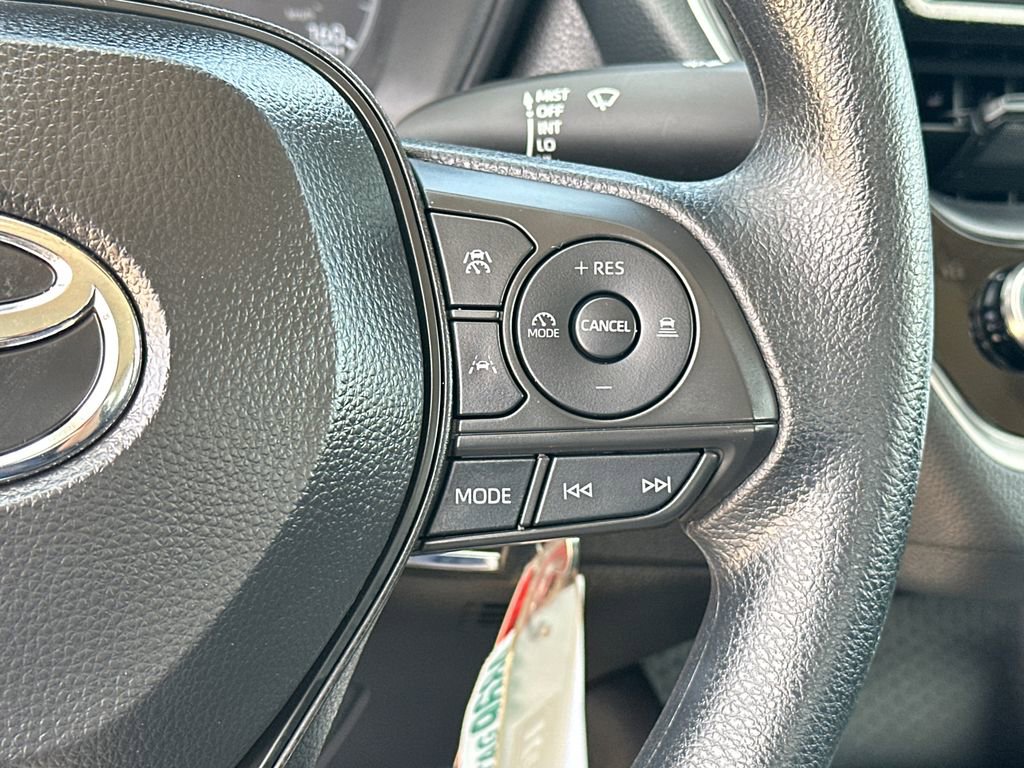 Used 2025 Toyota Corolla LE image 28