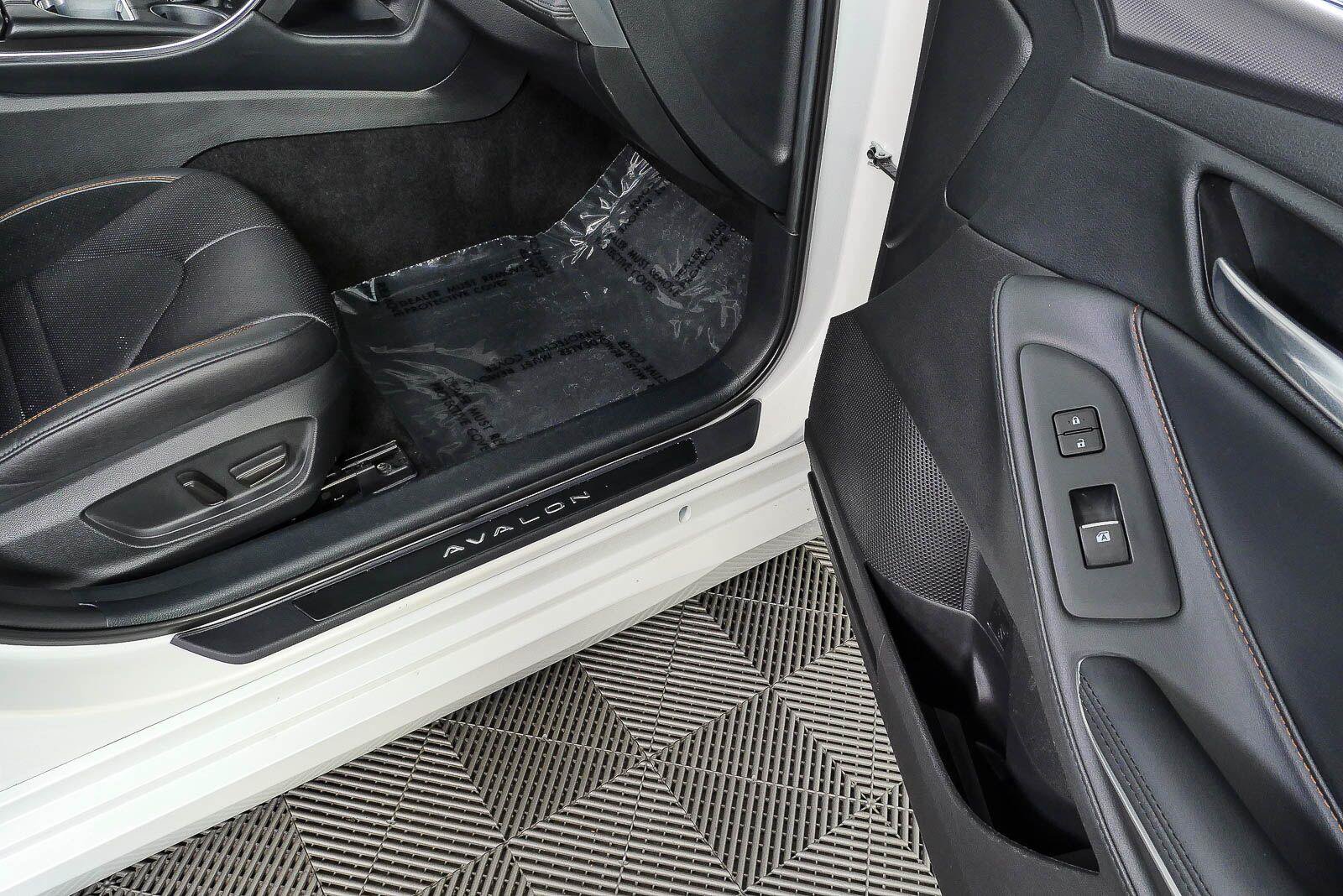 Used 2021 Toyota Avalon XSE FWD image 23