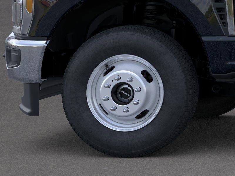 New 2026 Ford F350 XL w/ XL Chrome Package image 23