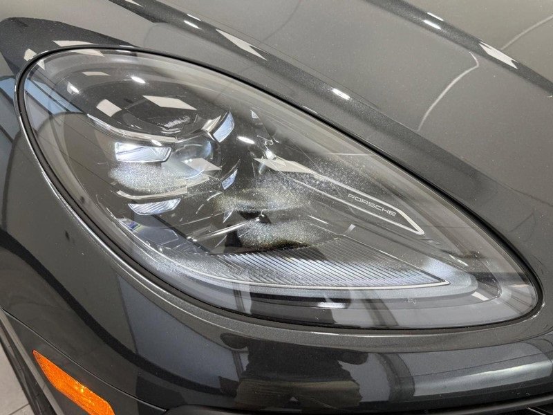 Certified 2025 Porsche Macan Turbo image 11
