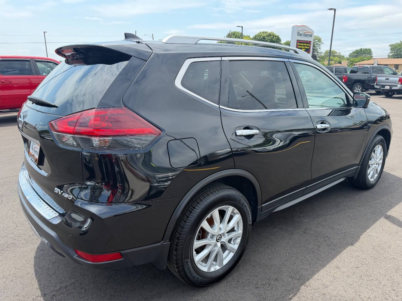 Used 2018 Nissan Rogue SV w/ Sun & Sound Touring Package AWD/4WD image 5
