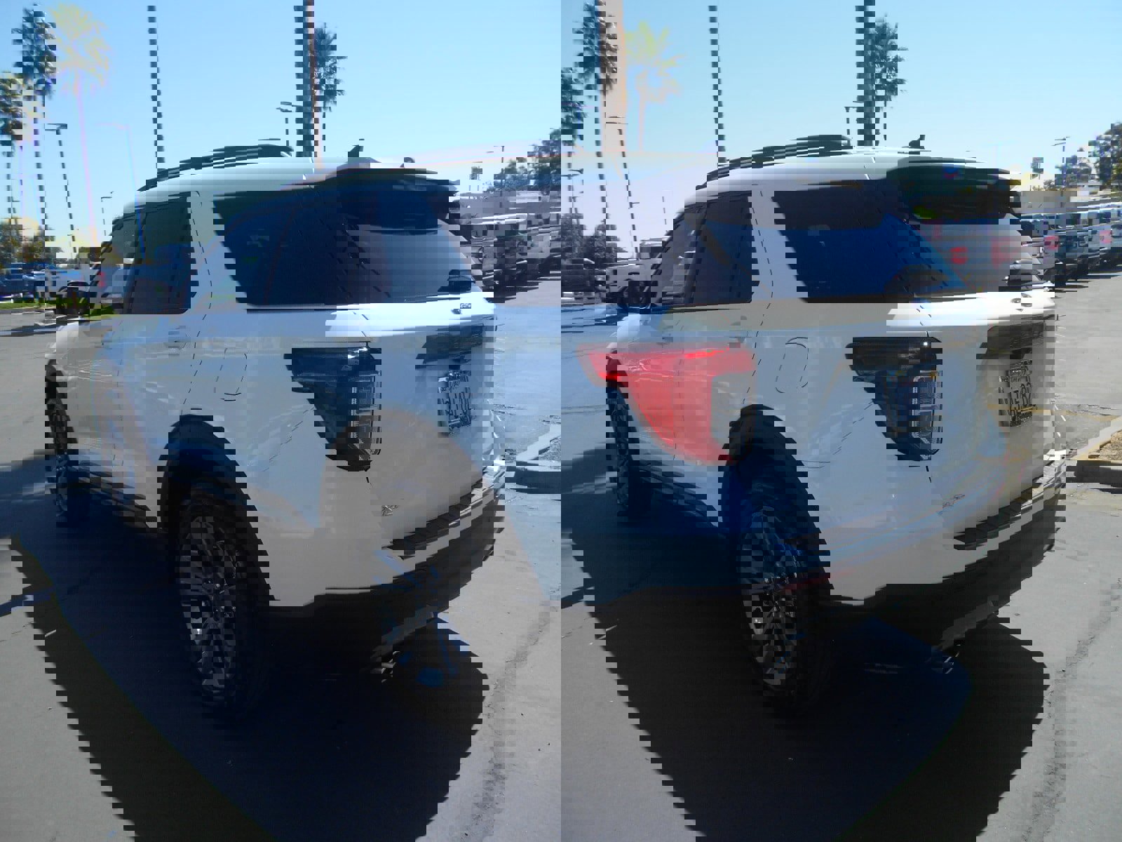 Used 2023 Ford Explorer XLT w/ Equipment Group 202A image 4