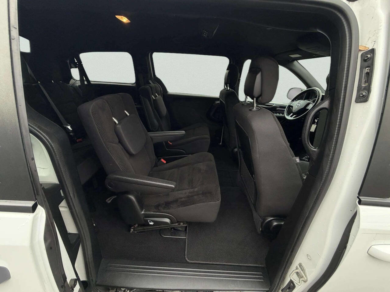 Used 2017 Dodge Grand Caravan SE image 20