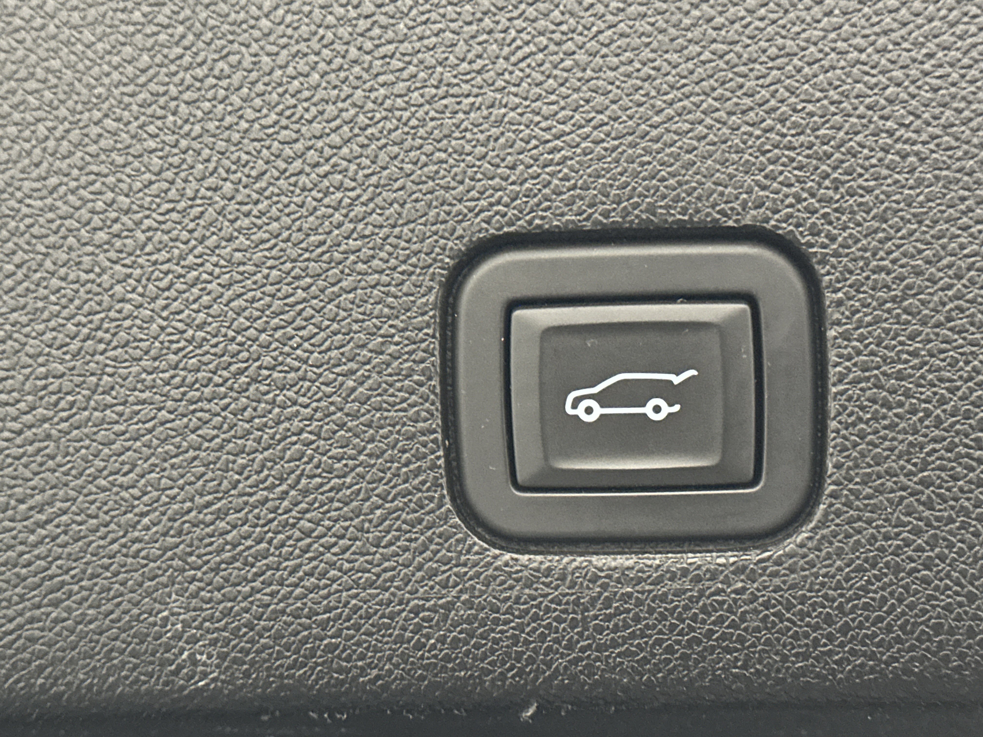 Used 2024 Cadillac XT6 Premium Luxury w/ Technology Package image 15