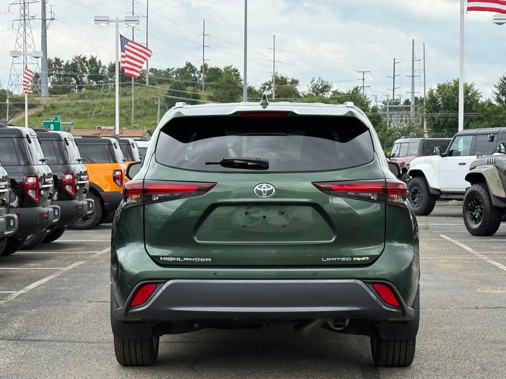 Used 2024 Toyota Highlander Limited AWD/4WD image 5