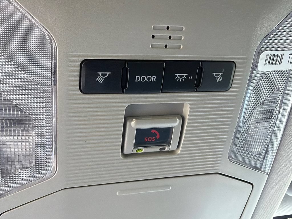 Used 2025 Toyota RAV4 XLE AWD/4WD image 33