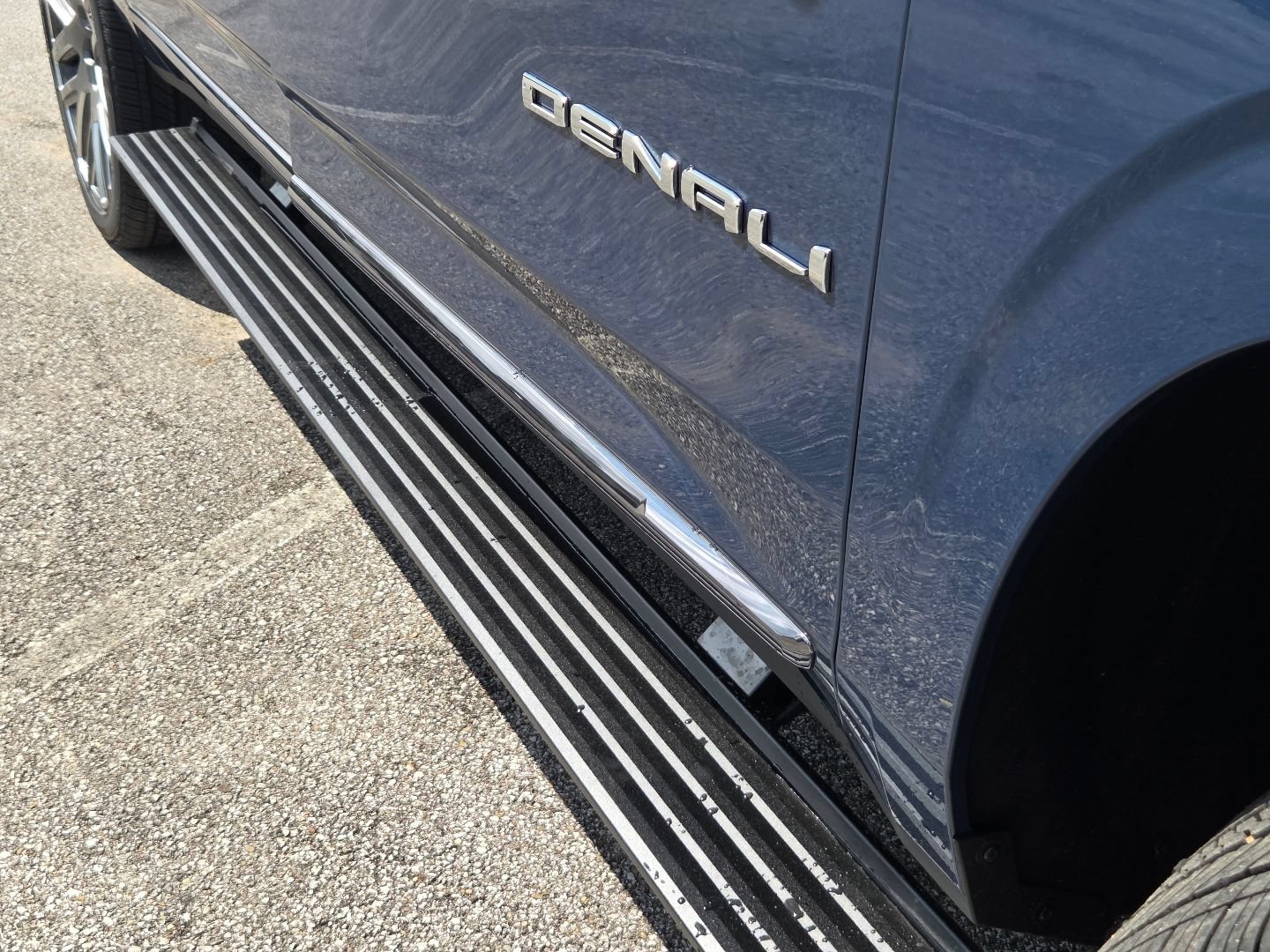 New 2026 GMC Yukon XL Denali Ultimate w/ LPO, Floor Liner Package AWD/4WD image 23