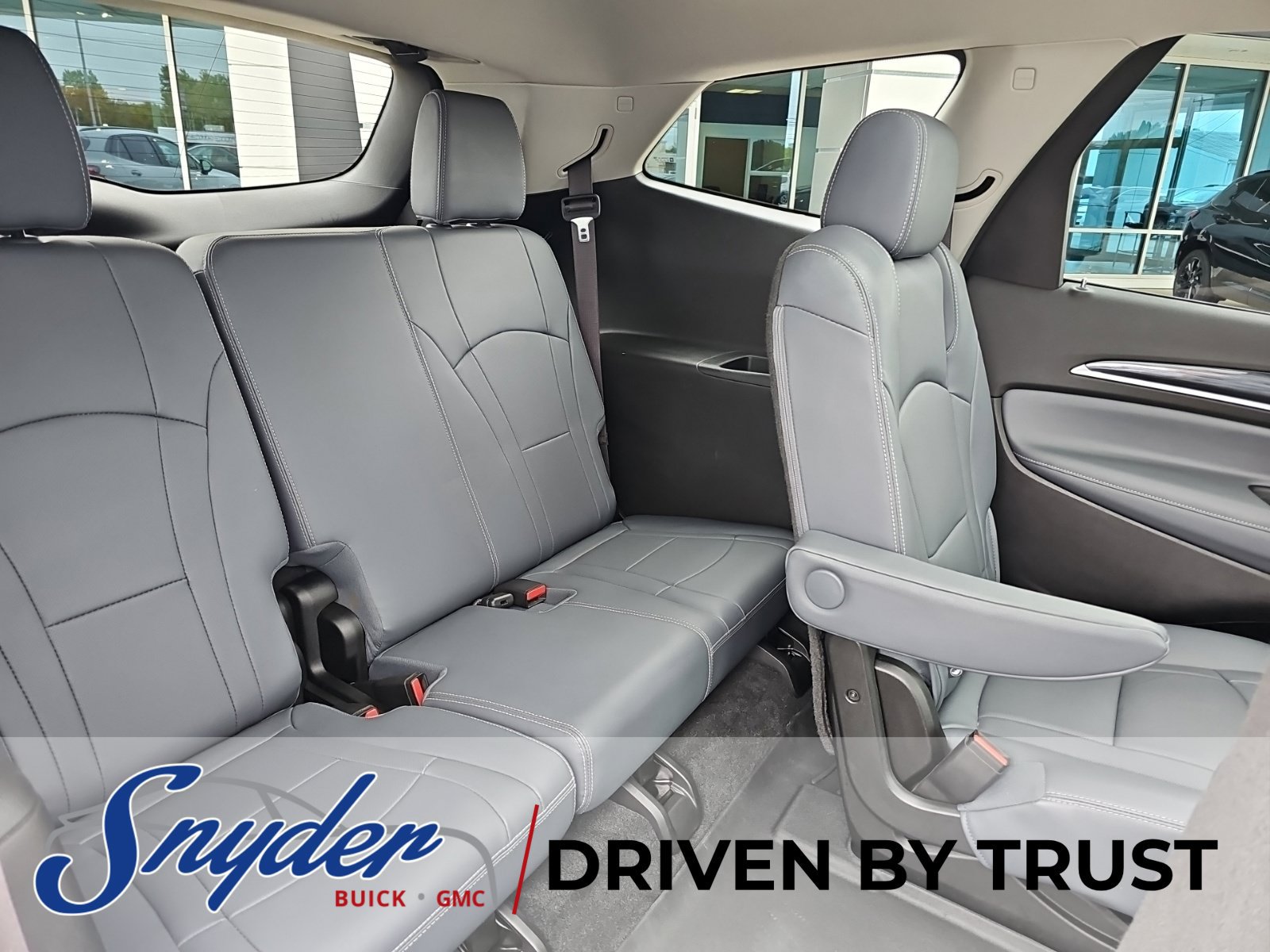 Used 2019 Buick Enclave Essence AWD/4WD image 28