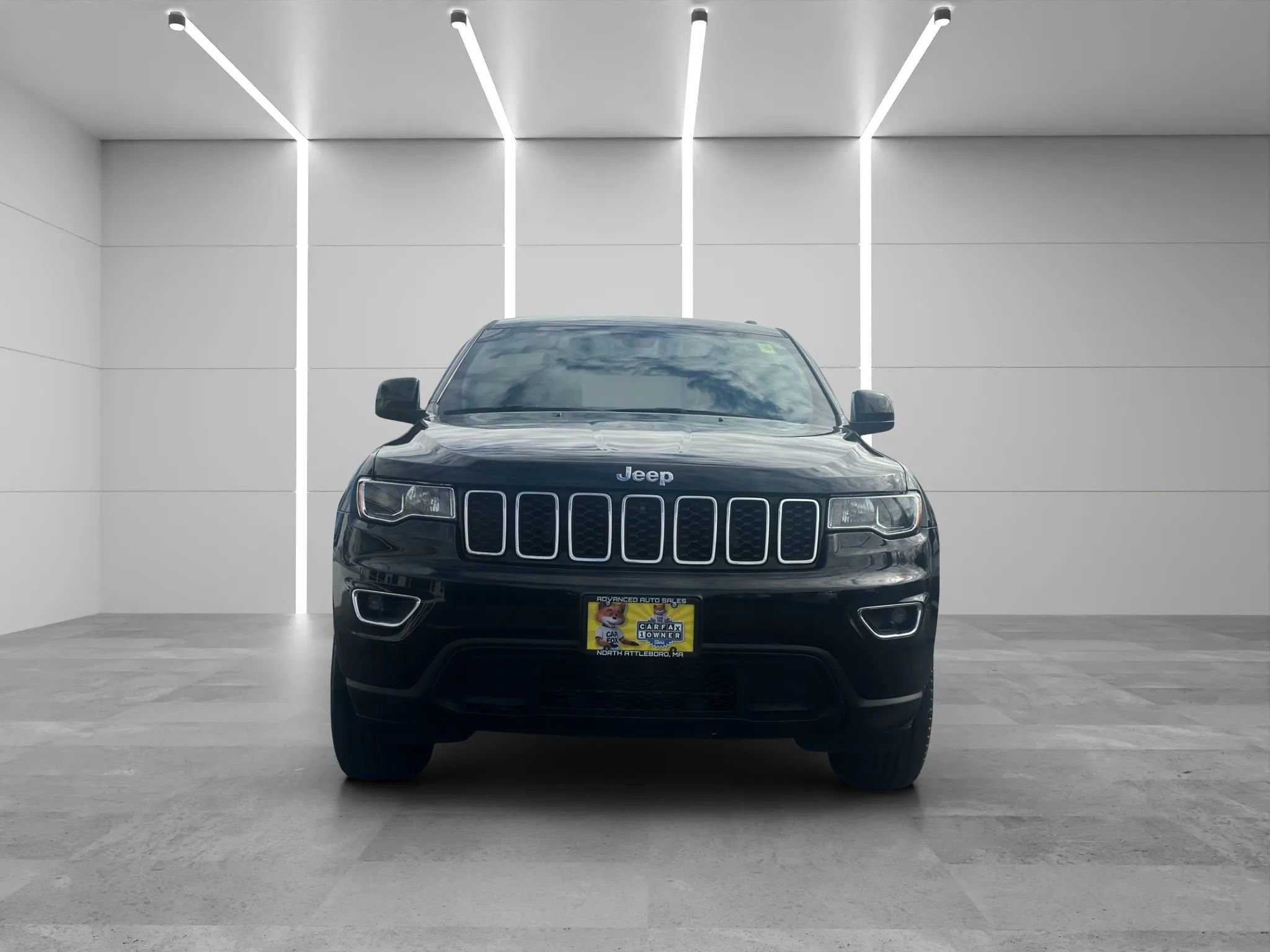 Used 2020 Jeep Grand Cherokee Laredo AWD/4WD image 2