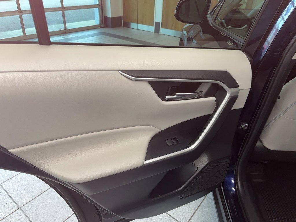 Used 2020 Toyota RAV4 XLE image 11