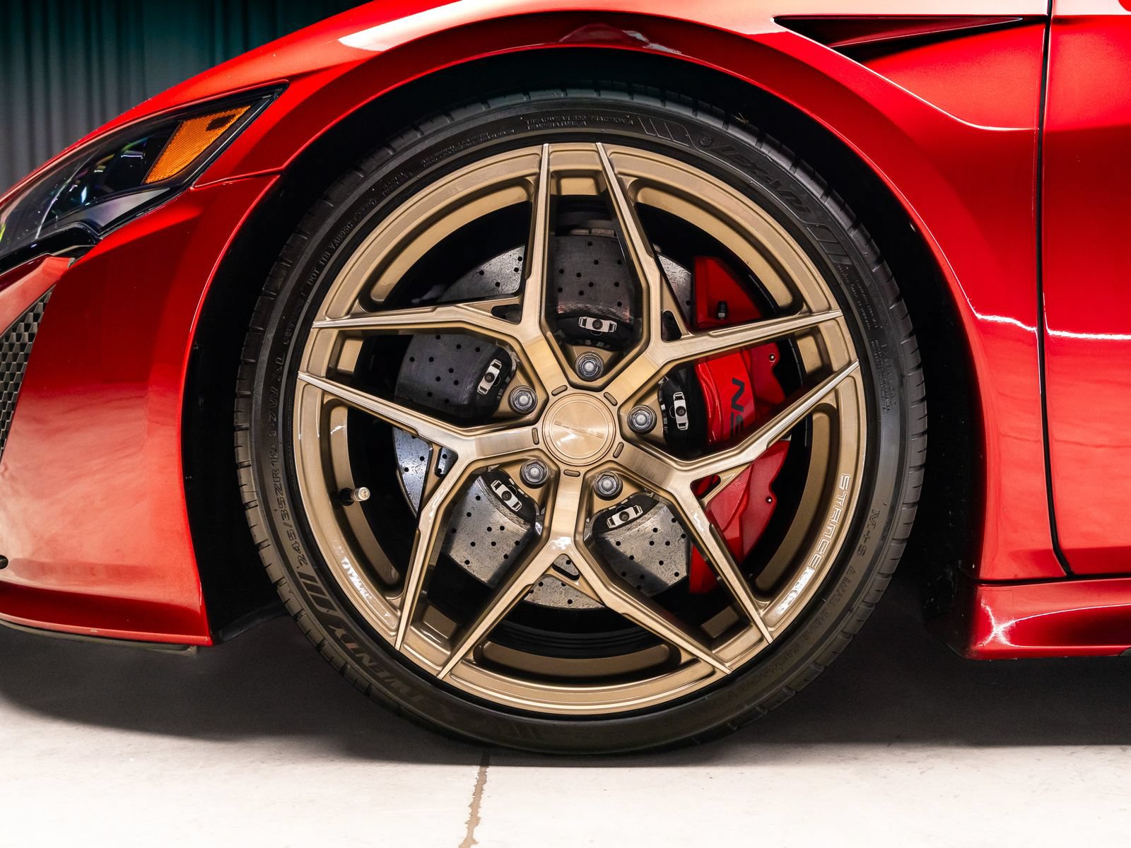Used 2017 Acura NSX AWD/4WD image 3