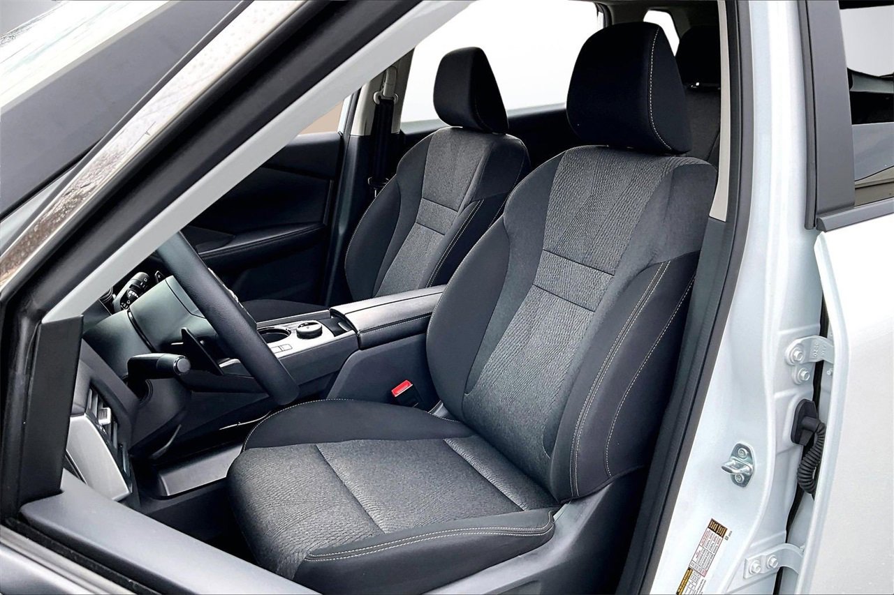 Used 2024 Nissan Rogue SV image 19