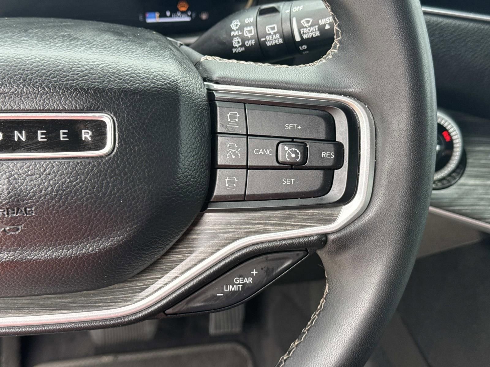 Used 2024 Jeep Wagoneer L Series II image 24