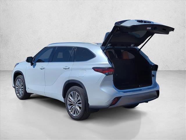 Used 2025 Toyota Highlander Platinum image 9