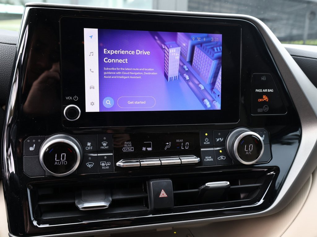 Used 2023 Toyota Highlander XLE image 28