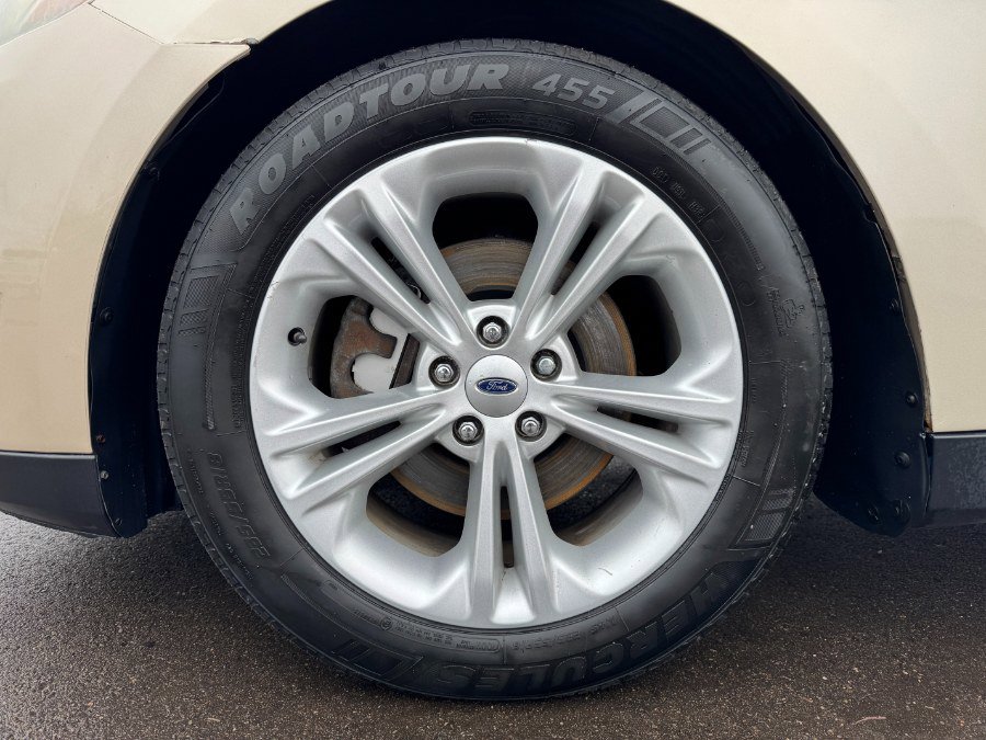 Used 2017 Ford Taurus SE image 13