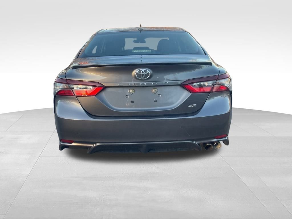 Used 2024 Toyota Camry SE image 4