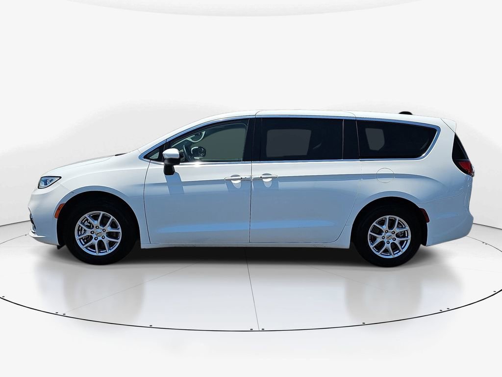 Used 2023 Chrysler Pacifica Touring-L FWD image 10