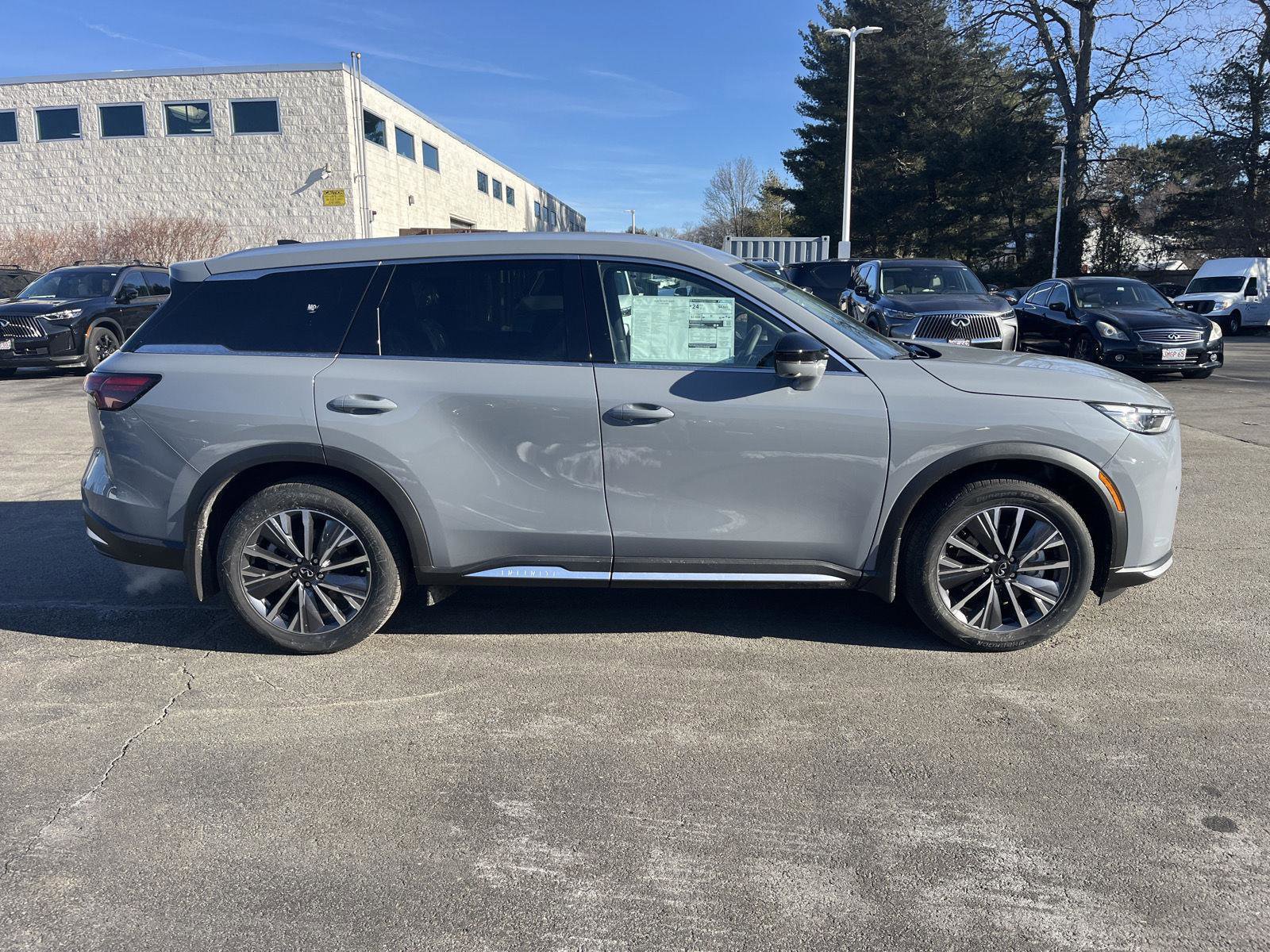 New 2026 INFINITI QX60 Luxe w/ Family Package image 2