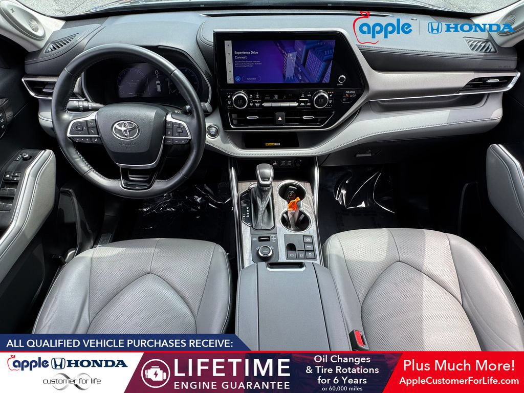 Used 2023 Toyota Highlander Limited AWD/4WD image 17