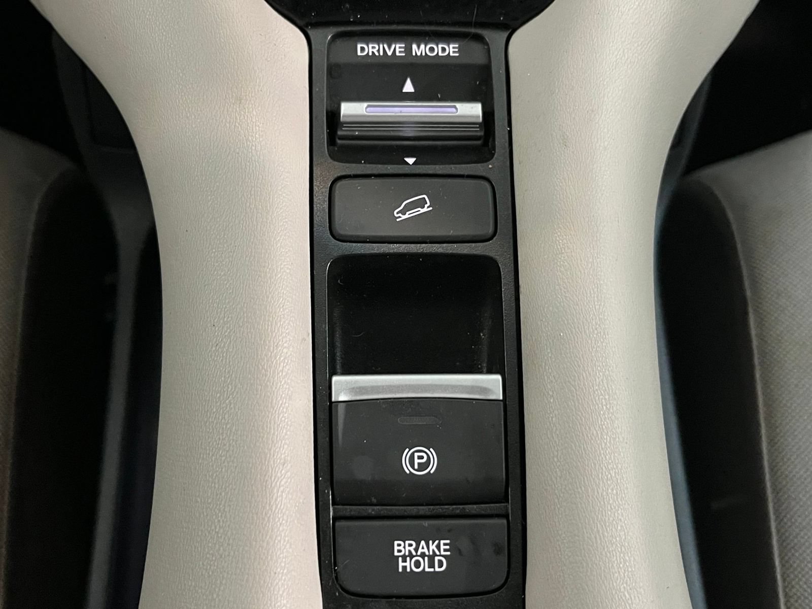 Used 2024 Honda HR-V LX image 25