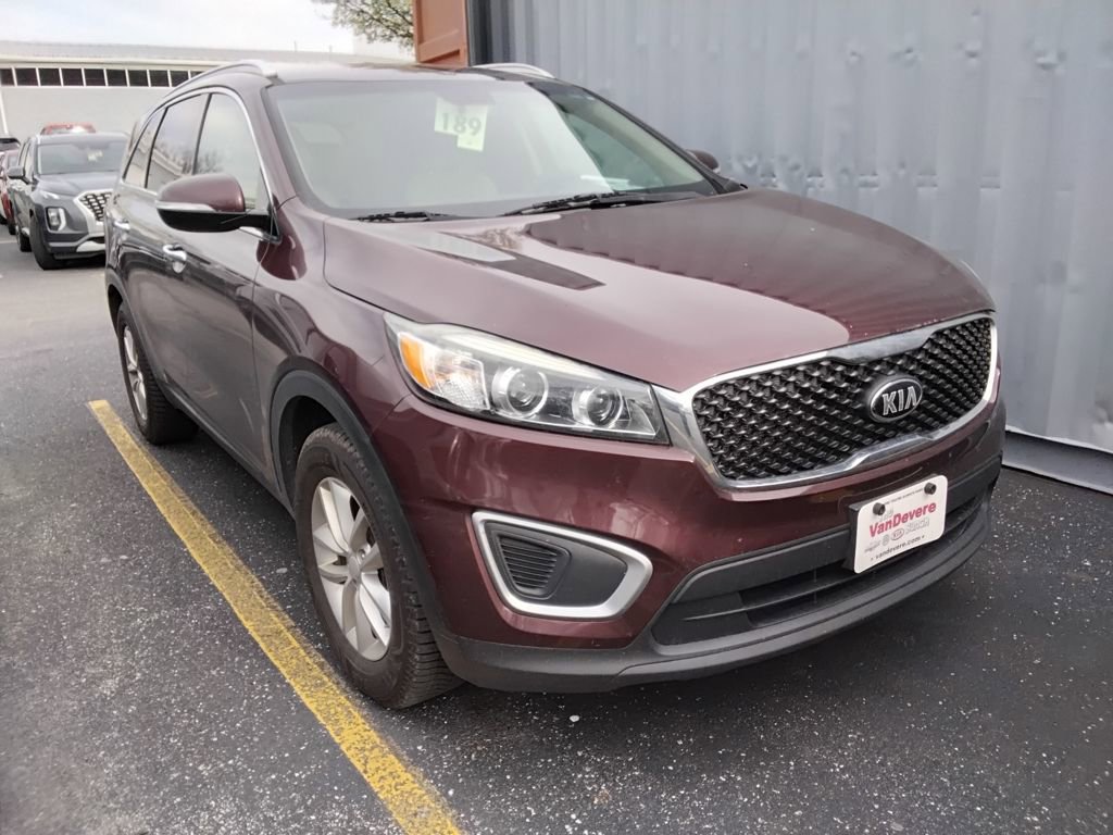 Used 2017 Kia Sorento LX image 3