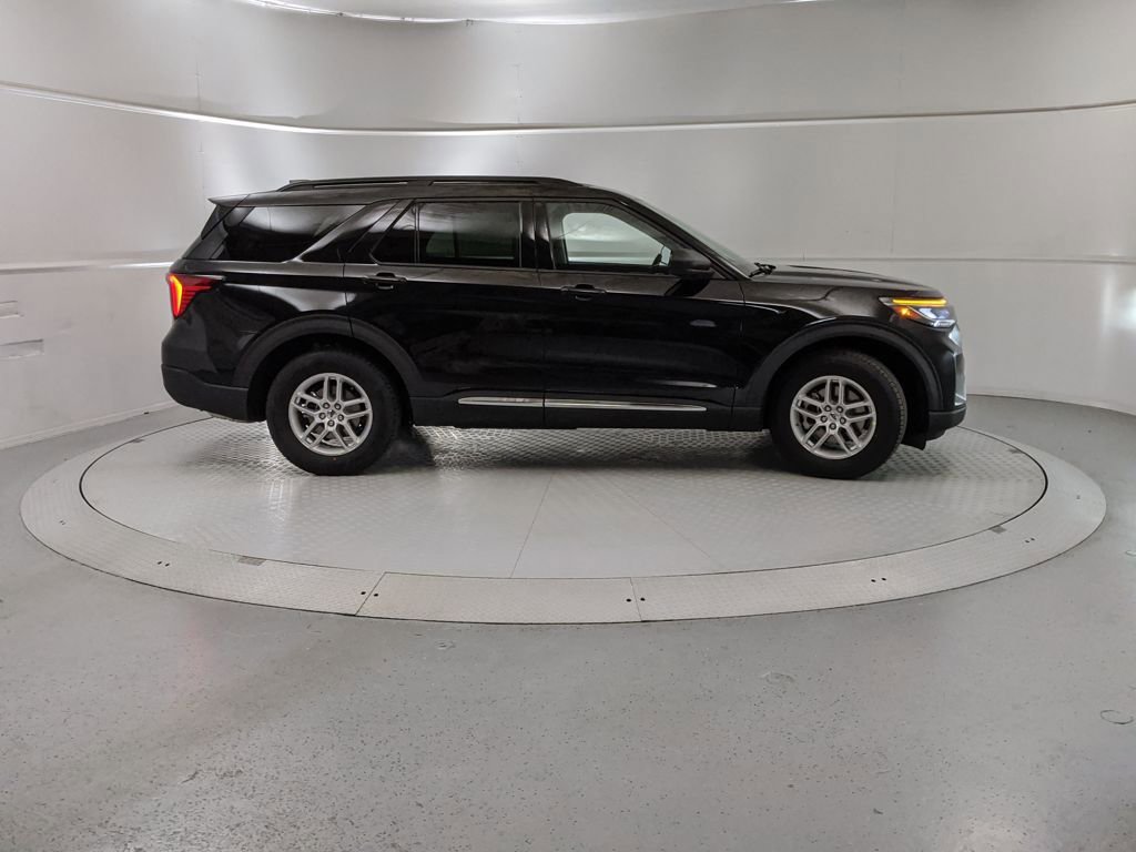 New 2025 Ford Explorer Active image 2