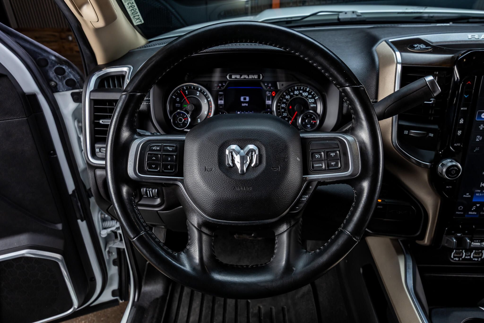 Used 2022 RAM 3500 Laramie AWD/4WD image 19