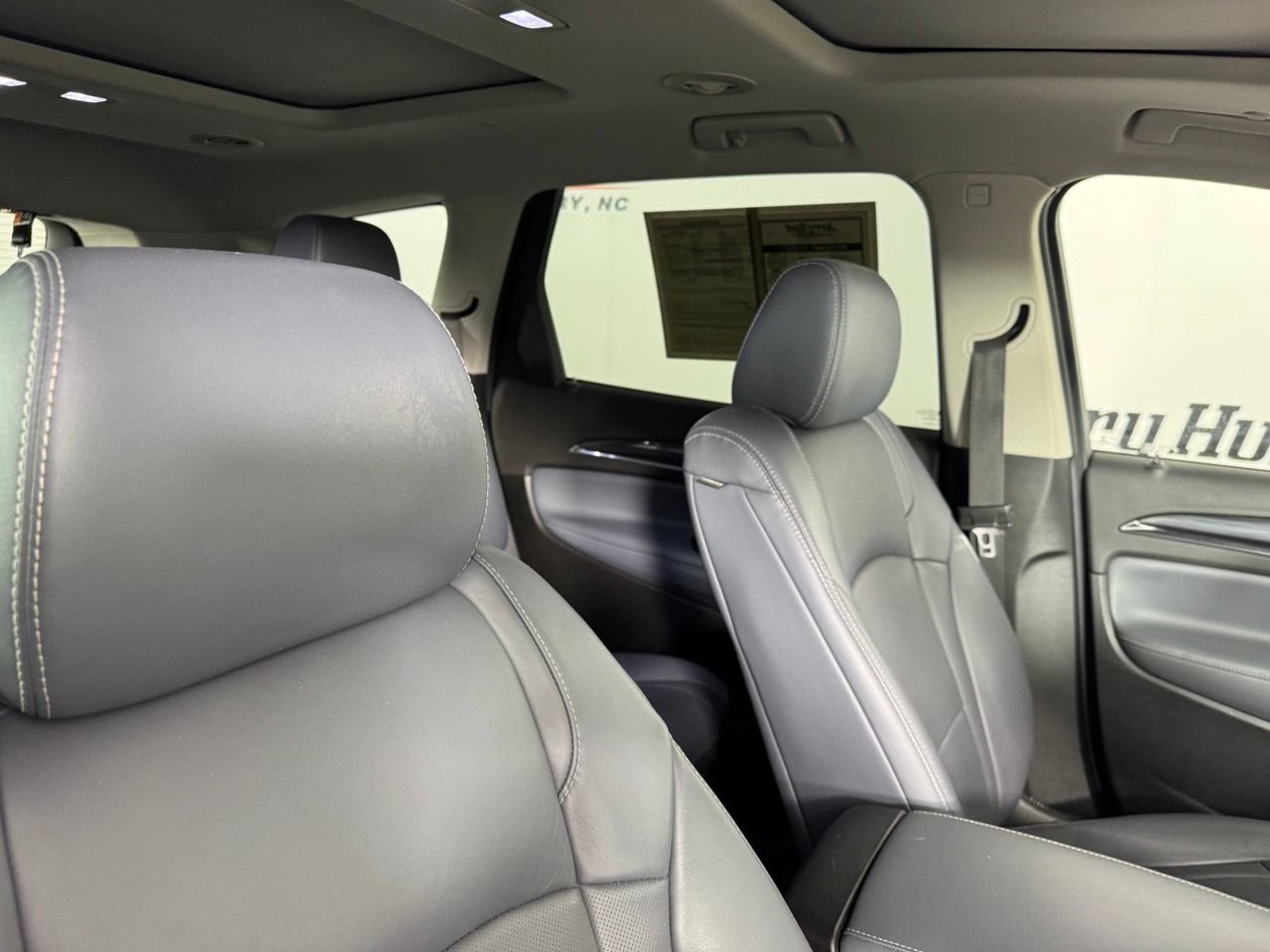 Used 2019 Buick Enclave Essence w/ LPO, Luxury Package FWD image 33