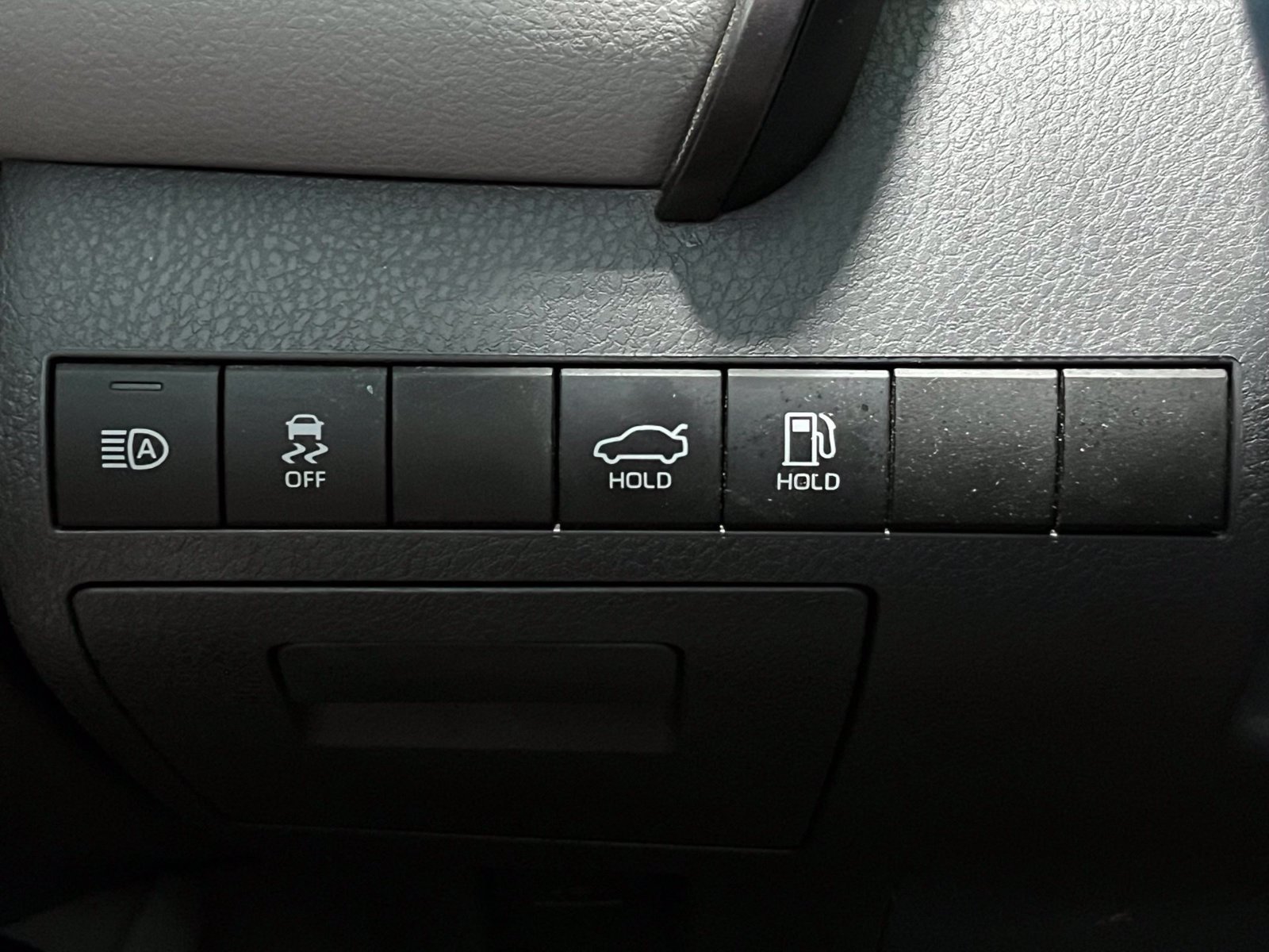 Used 2020 Toyota Camry LE FWD image 30