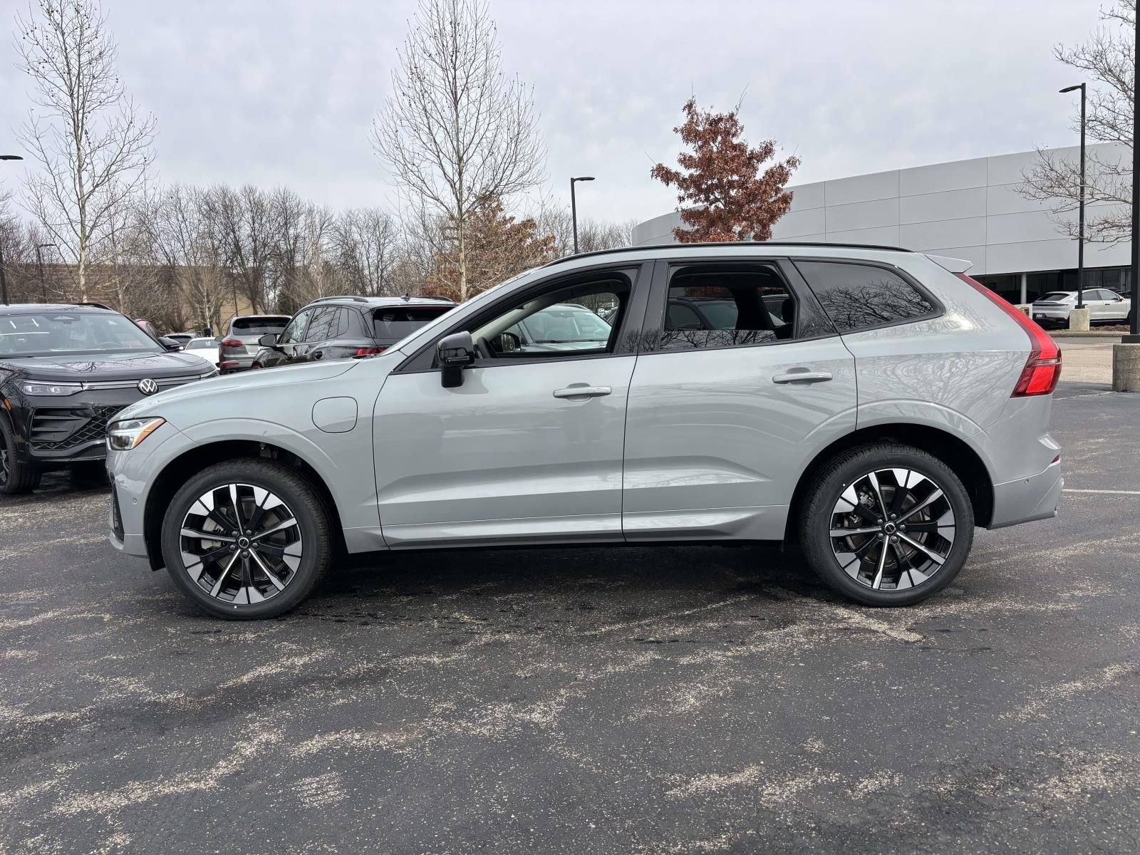 New 2026 Volvo XC60 T8 Plus w/ Protection Package Premier image 4