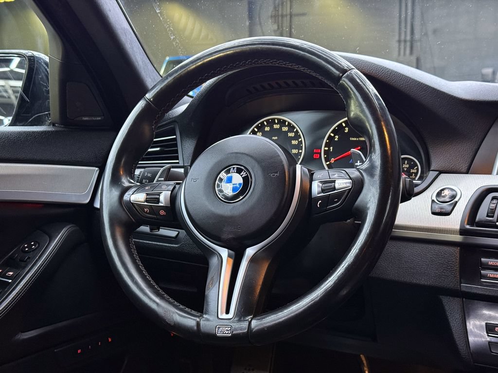 Used 2015 BMW M5 RWD image 21