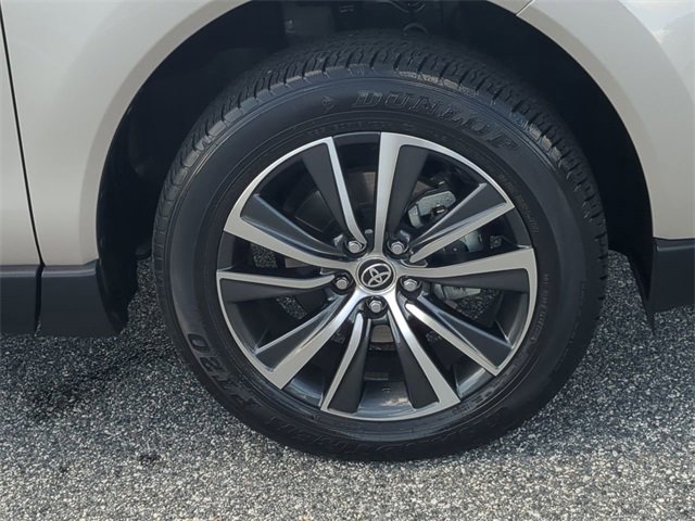 Certified 2022 Toyota Venza LE image 11