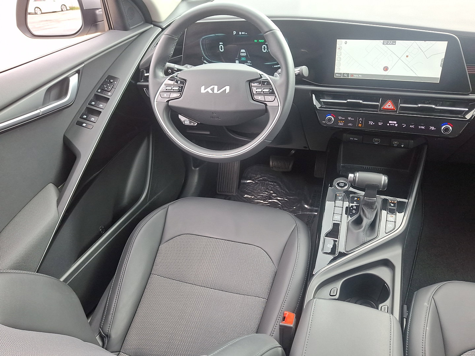 Used 2023 Kia Niro EX image 14