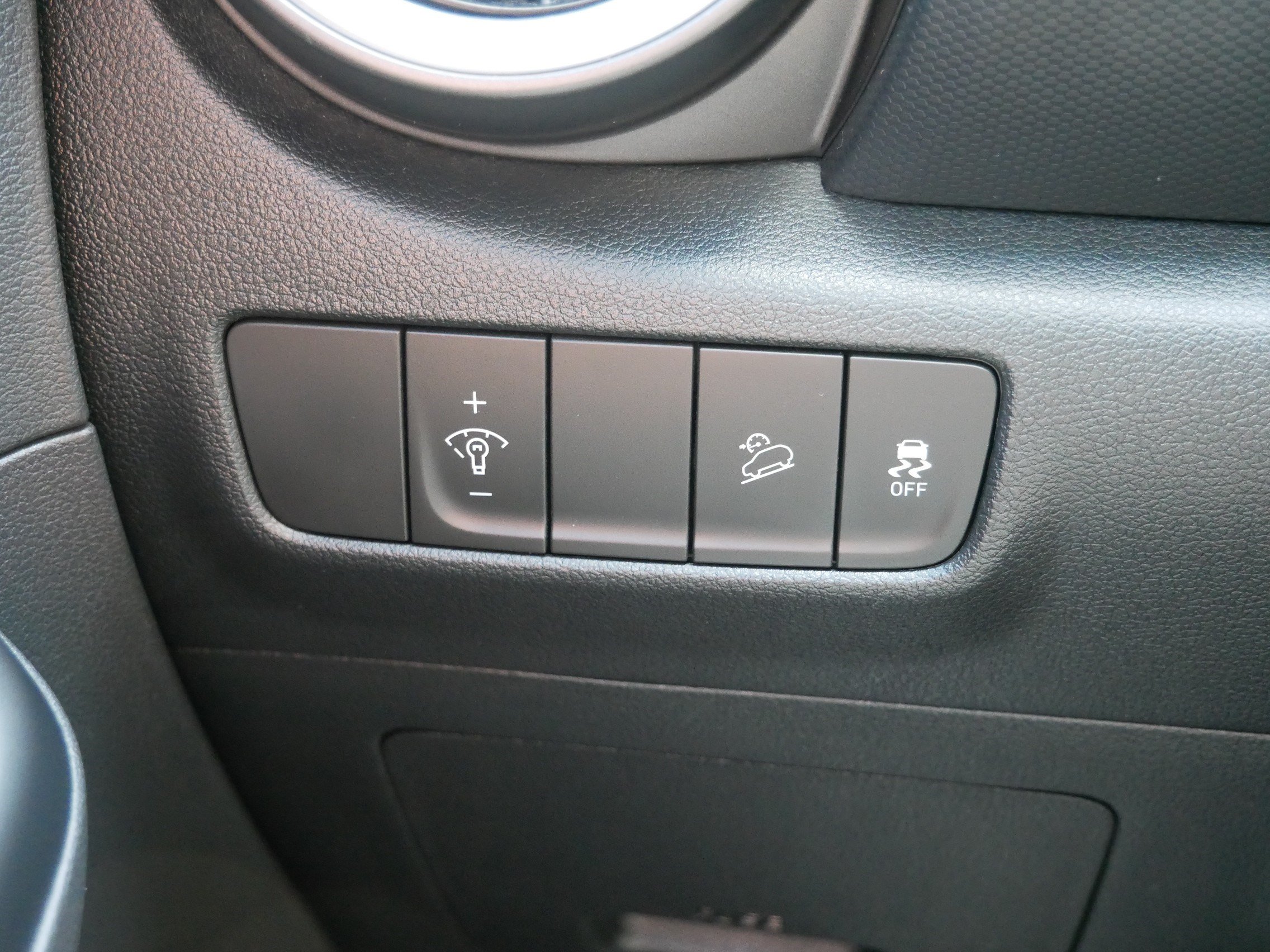Certified 2023 Hyundai Kona SEL AWD/4WD image 25