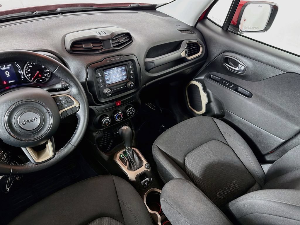 Used 2017 Jeep Renegade Latitude FWD image 21