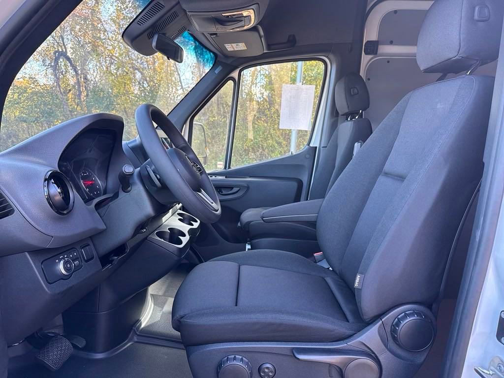 Used 2024 Mercedes-Benz Sprinter 3500 image 9