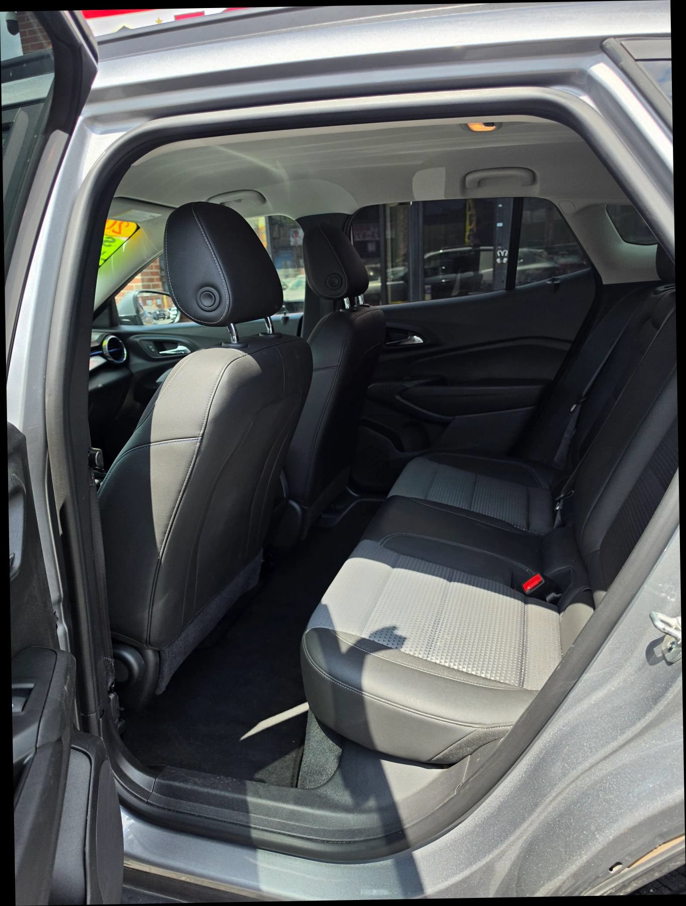 Used 2025 Chevrolet Trax LT FWD image 12