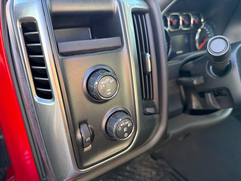 Used 2018 Chevrolet Silverado 1500 LT w/ Texas Edition AWD/4WD image 9