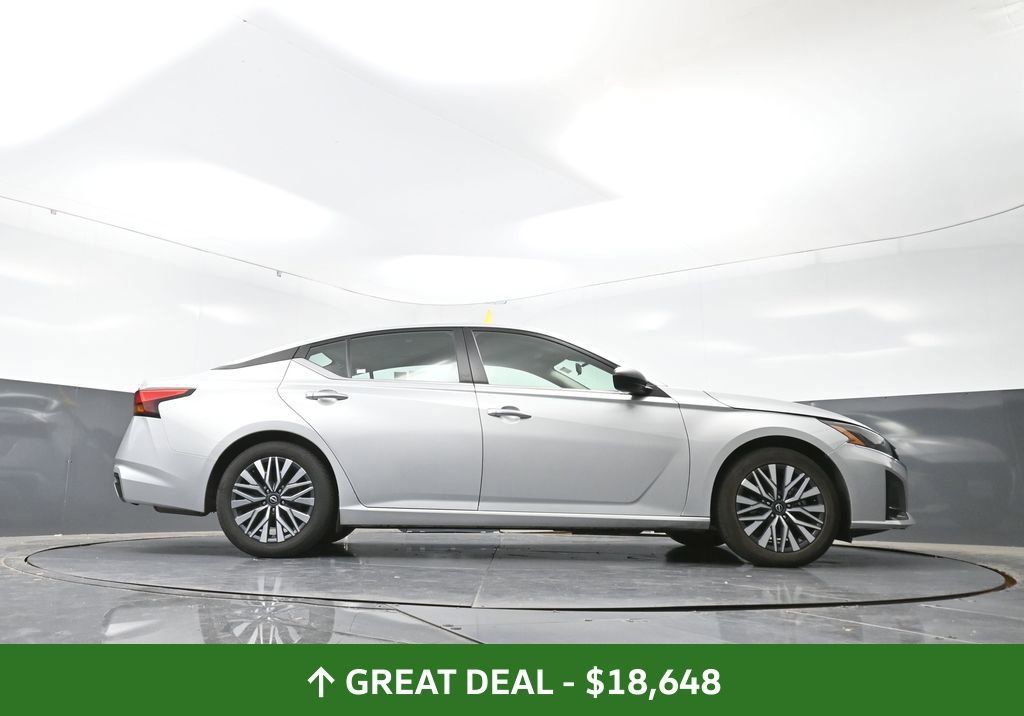 Used 2024 Nissan Altima 2.5 SV image 25